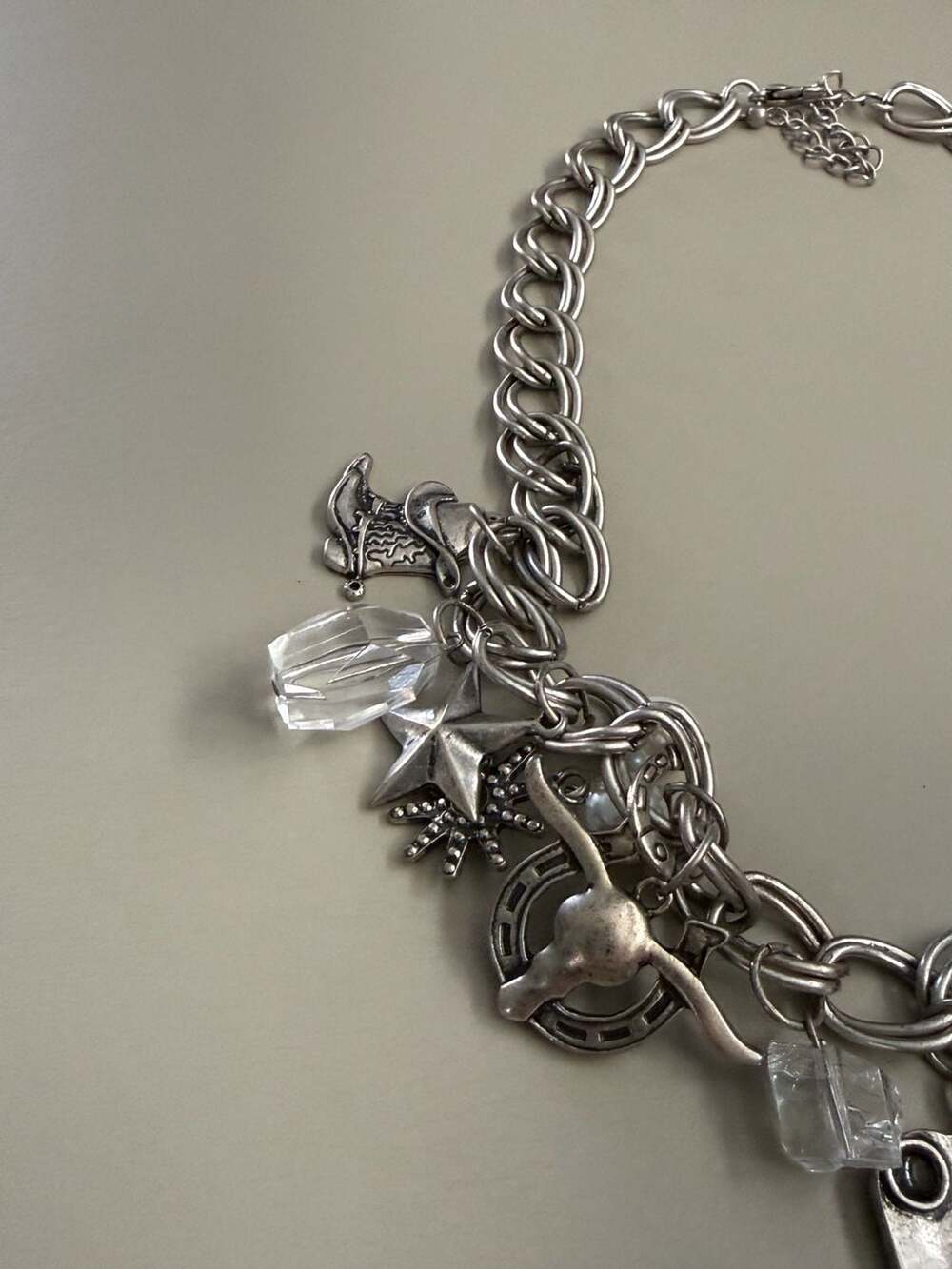 Accessories - Picture 4 of 4